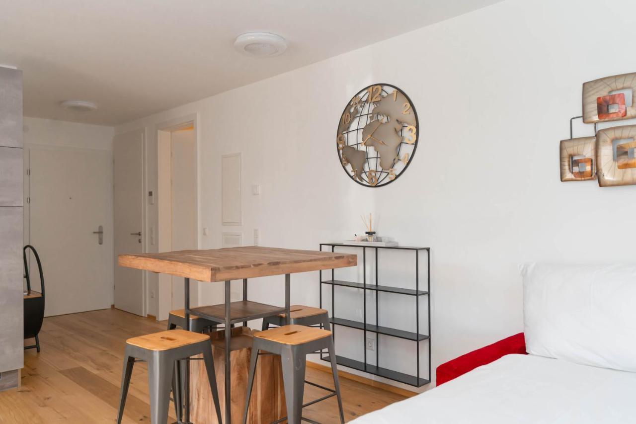 Luxurious Apartment With Big Balcony Near City Center Відень Екстер'єр фото