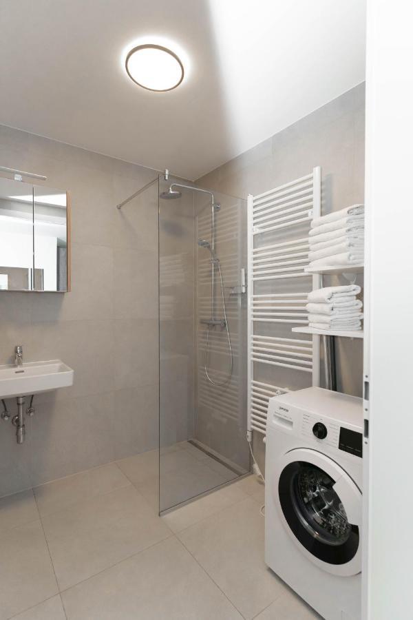 Luxurious Apartment With Big Balcony Near City Center Відень Екстер'єр фото
